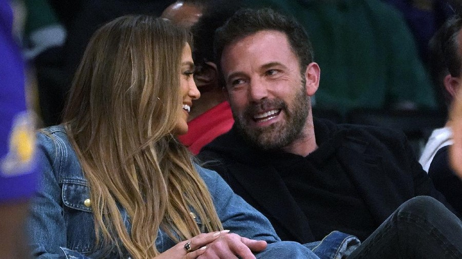 Jennifer Lopez, left, and Ben Affleck attend an NBA basketball game between the Los Angeles Lakers and the Boston Celtics Tuesday, Dec. 7, 2021, in Los Angeles. (AP Photo/Marcio Jose Sanchez)