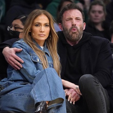 Jennifer Lopez Tak Menyangka Dilamar Ben Affleck di Kamar Mandi