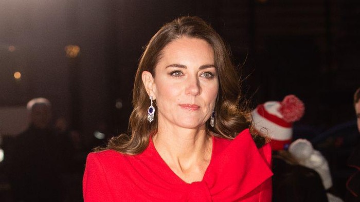 BeauPicks: Contek Trik Bergaya Elegan dengan Busana Serba Merah ala Kate Middleton
