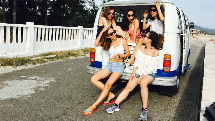 Bingung Mau Bawa Apa Saja? Berikut Fashion Item yang Penting untuk Dibawa Road Trip!