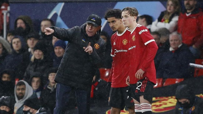 Pemain muda Manchester United Zidane Iqbal mencetak sejarah saat bermain melawan Young Boys pada matchday terakhir Liga Champions.
