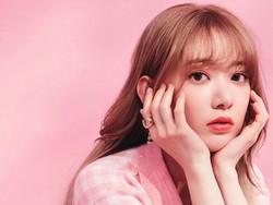 Miyawaki Sakura-Kim Chae Won Debut Sebagai LE SSERAFIM Mei 2022