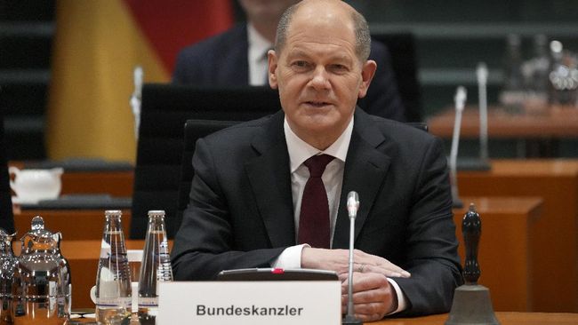 German Chancellor Olaf Scholz Evacuated from Plane at Ben-Gurion Airport, Israel