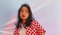 <p>Satine Zaneta juga punya gaya busana yang modis, lho. Di kesehariannya, gadis cantik ini gemar mengenakan outfit bergaya kasual yang sederhana. (Foto: Instagram @satinezaneta)</p>