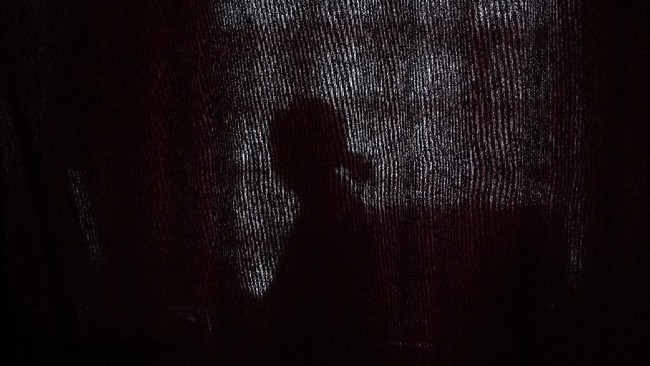 Setidaknya ada 4 NGO internasional yang membekukan kegiatan di Afghanistan usai pemerintah Taliban melarang perempuan masuk kerja.