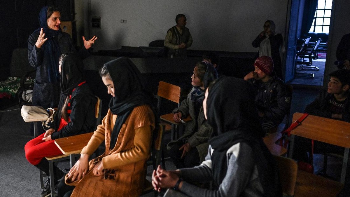 FOTO: Radio Wanita Afghanistan Tetap Mengudara di Rezim Taliban