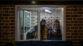 FOTO: Radio Wanita Afghanistan Tetap Mengudara di Rezim Taliban