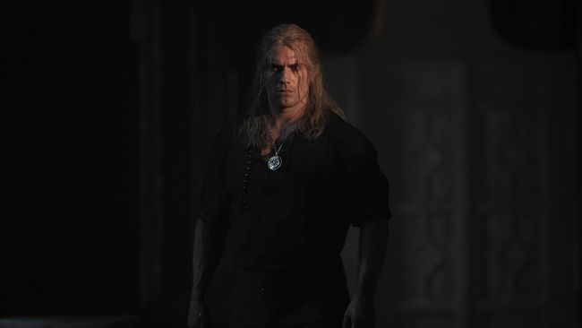 Fan berharap Henry Cavill kembali ke The Witcher setelah tahu sang aktor didepak dari Superman.