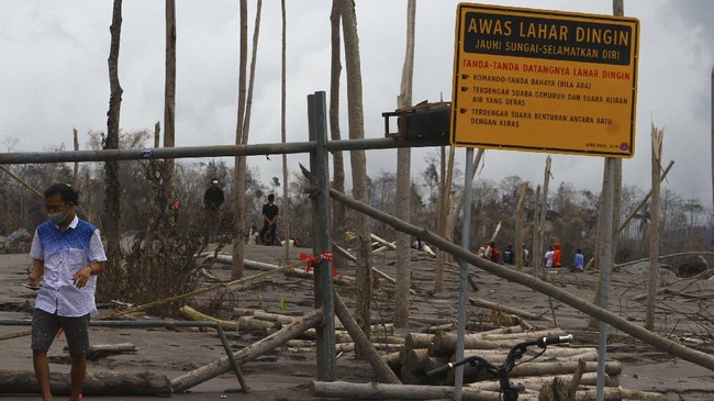 BNPB menyatakan total korban meninggal akibat erupsi Gunung Semeru hingga Sabtu (11/12) mencapai 46 jiwa, sementara sembilan orang lainnya masih hilang.