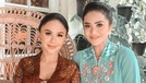 Kartika Sary dan suami gelar acara tedak siten putrinya baby Kirei keponakan Yuni Shara dan Krisdayanti berusia 7 bulan&period; Yuk intip&excl;