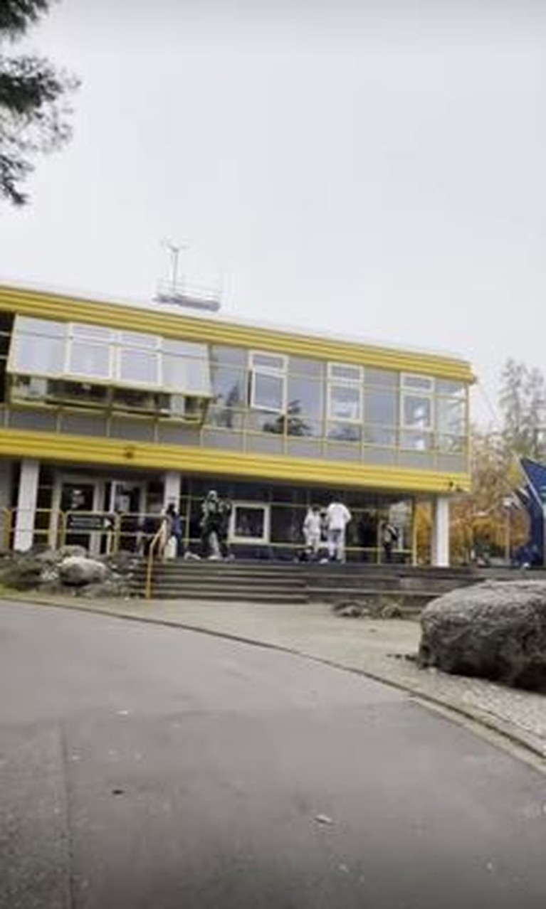 9 Potret Kampung Halaman Masa Kecil Ira Wibowo di Jerman Ira Wibowo pernah menghabisi masa kecilnya tinggal di sebuah kota di Jerman bernama, Konstanz. Yuk kita intip!