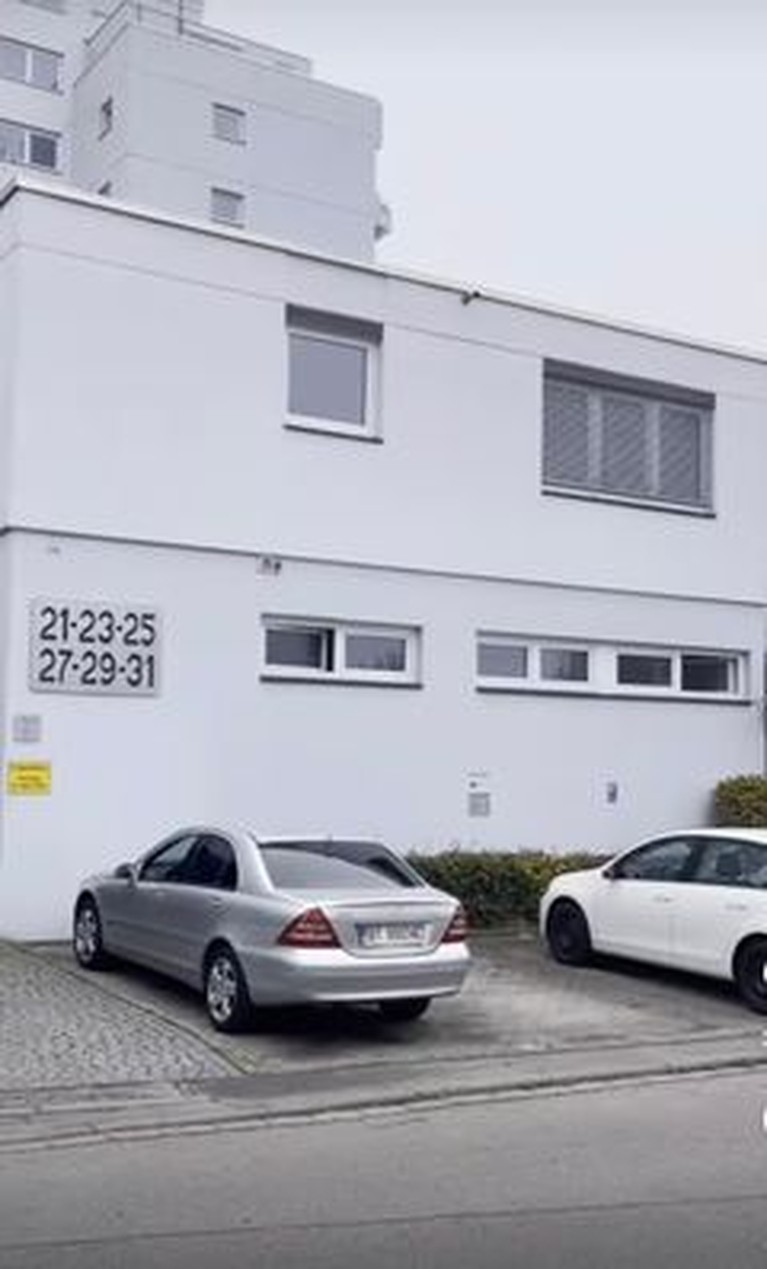9 Potret Kampung Halaman Masa Kecil Ira Wibowo di Jerman Ira Wibowo pernah menghabisi masa kecilnya tinggal di sebuah kota di Jerman bernama, Konstanz. Yuk kita intip!
