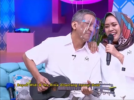 Viral TikTok Suami Istri Nikah 25 Th Rajin Cover Lagu, Videonya Ditonton 7 Juta Kali
