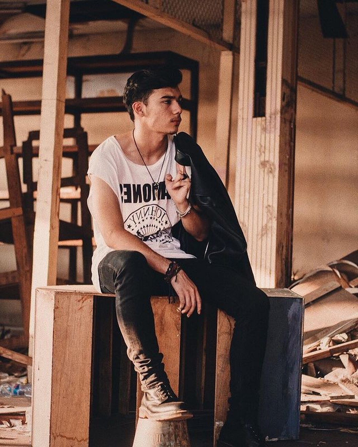 Aktor Jeff Smith baru saja bebas usai ditangkap narkoba namun ia kembali ditangkap pada Rabu &lpar;8&sol;12&rpar; jadi sorotan&period; Yuk intip potretnya&excl;