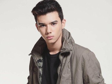 img-title Jeff Smith dan Aisyah Aqilah Bintangi Drama Adaptasi Novel 'Aku Tak Membenci Hujan'