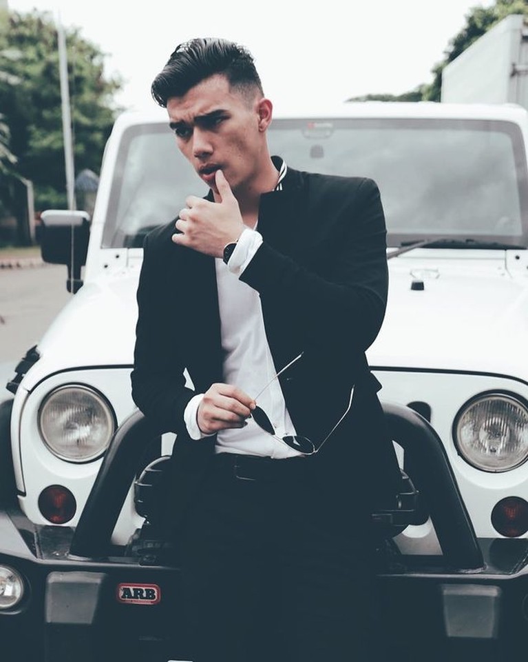 Aktor Jeff Smith baru saja bebas usai ditangkap narkoba namun ia kembali ditangkap pada Rabu (8/12) jadi sorotan. Yuk intip potretnya!