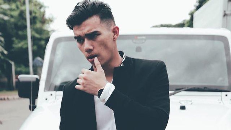 Baru Bebas, 7 Potret Jeff Smith yang Kembali Ditangkap Kasus Narkoba Aktor Jeff Smith baru saja bebas usai ditangkap narkoba namun ia kembali ditangkap pada Rabu (8/12) jadi sorotan. Yuk intip potretnya!