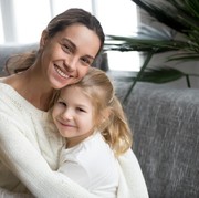 Selamat Hari Ibu! Ini 4 Zodiak Penyayang Anak Kecil, Mom-able Banget!
