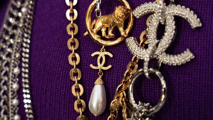 Ngeri, Butik Perhiasan Chanel di Paris Dirampok Kawanan Bersenjata di Siang Hari! Ini Fakta Selengkapnya Beauties Ngeri, Butik Perhiasan Chanel di Paris Dirampok Kawanan Bersenjata di Siang Hari! Ini Fakta Selengkapnya Beauties