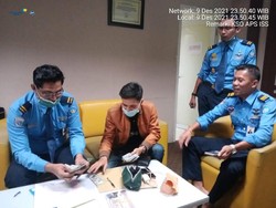 Cerita Cleaning Service Soetta Temukan Dompet Isi Dolar Senilai Rp 135 Juta