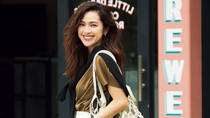 Gaya Kasual Minimalis dan Nyaman ala Perempuan Jepang, Pas untuk Ibu Rumah Tangga Modern