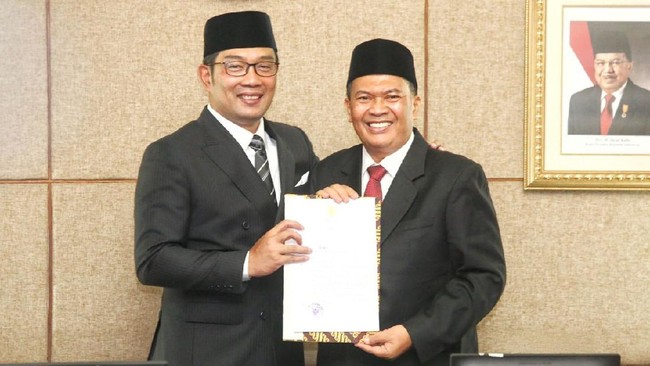 Gubernur Jawa Barat Ridwan Kamil menyampaikan duka cita yang mendalam atas wafatnya Wali Kota Bandung Oded M. Danial, Jumat (10/12).