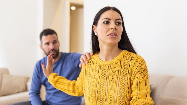 7 Cara Memaafkan Pasangan yang Selingkuh Jika Anda berniat menerima kesalahan dan tetap melanjutkan hubungan, berikut cara memaafkan pasangan selingkuh yang bisa jadi berguna.