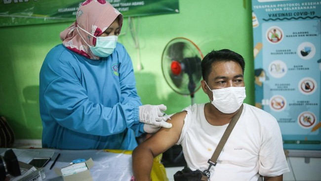 Indonesia akan mencapai target vaksinasi sebesar 40 persen dari total populasi jika 3,2 juta orang lagi menerima vaksinasi lengkap.