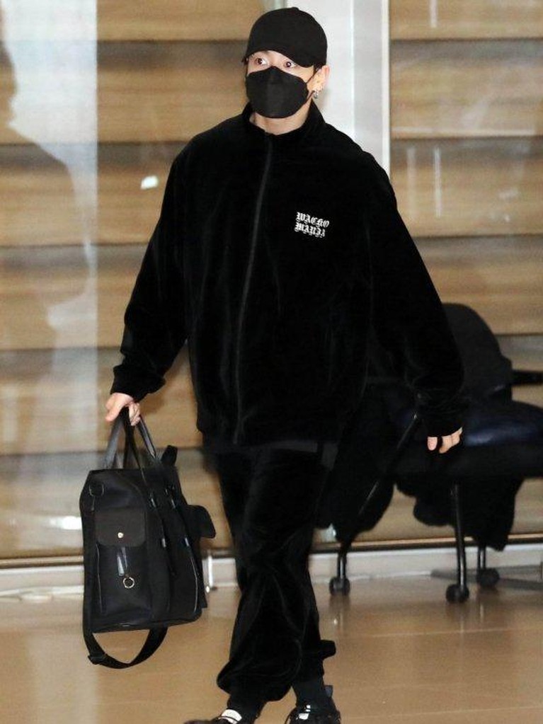 Intip 7 Style Para Member BTS di Bandara Incheon Gaya para member BTS di bandara Incheon Korea Selatan pulang dari Los Angeles jadi sorotan. Yuk intip!