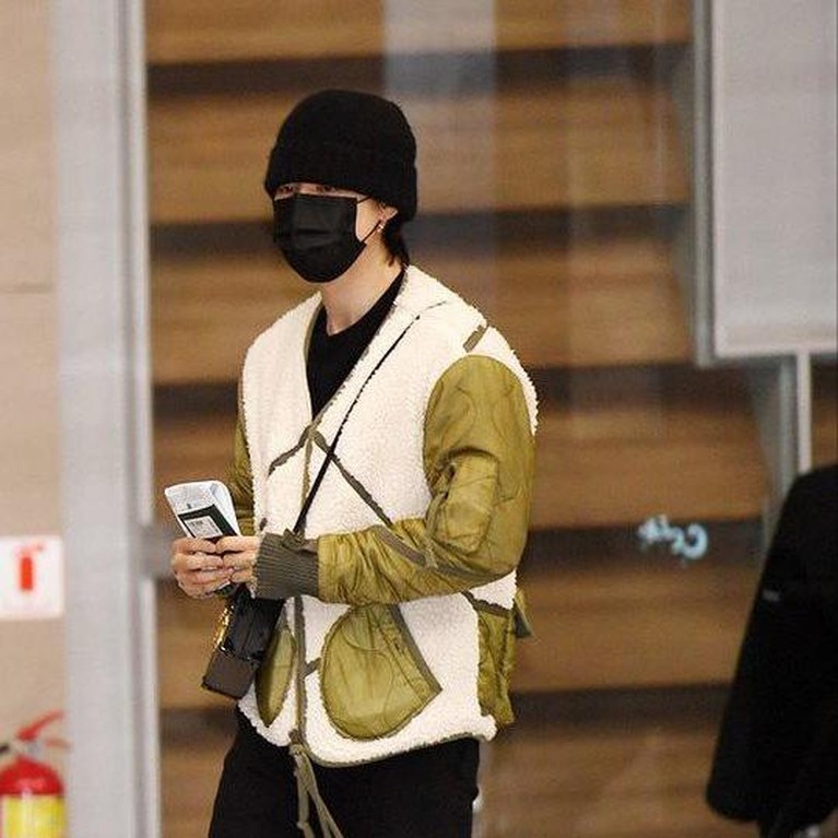 Gaya para member BTS di bandara Incheon Korea Selatan pulang dari Los Angeles jadi sorotan. Yuk intip!