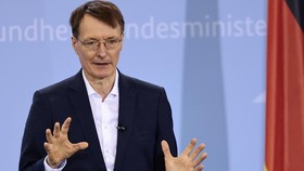 Lauterbach, Epidemiolog Jadi Menkes Jerman di Tengah 'Badai' Covid