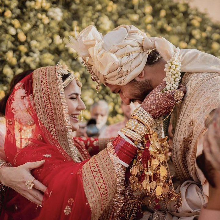 <p>Vicky Kausal merupakan aktor Bollywood yang berusia lima tahun lebih muda dari Katrina Kaif. Saat ini ia baru berusia 33 tahun. (Foto: Instagram @katrinakaif)</p>