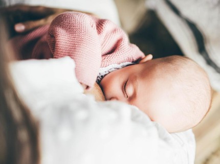 Apa Saja Dampak Bila Kulit Pipi Bayi Terkena ASI?