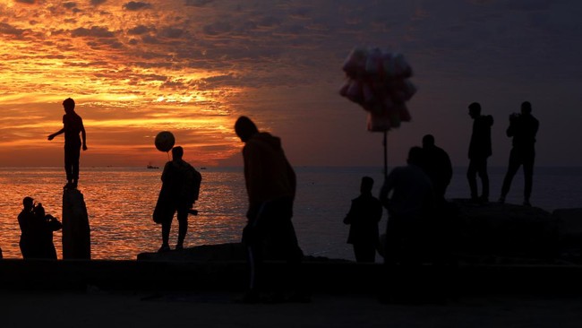 NYALANG: Cahaya Menari di Balik Labirin
