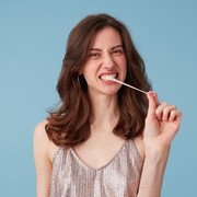 4 Manfaat Rajin Kunyah Permen Karet Menurut Ahli, Beauties Sudah Tahu?