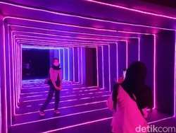Pop Art Kekinian SCBD-Ariel Tatum Jalani Melukat