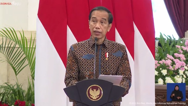 Jokowi mengatakan melambungnya harga minyak goreng internasional berdampak pada harga di dalam negeri.