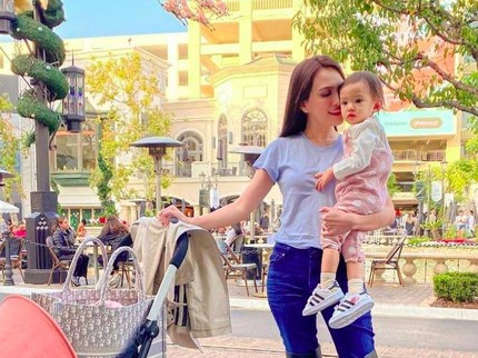 Tips Aman Traveling dengan Si Kecil seperti Shandy Aulia