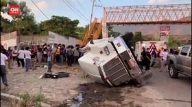 VIDEO: Truk Kontainer Berisi Migran Kecelakaan Tewaskan 49 Orang