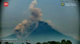 VIDEO: Gunung Merapi Luncurkan Awan Panas Sejauh 2,2 KM