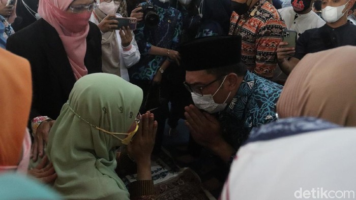 Wali Kota Bandung Oded M Danial meninggal dunia karena sakit jantung. Jenazah Oded rencananya dimakamkan di Kota Tasikmalaya.