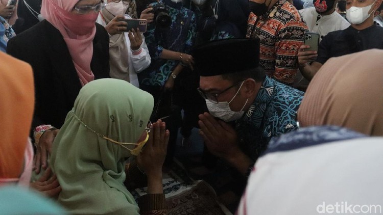 Wali Kota Bandung Oded M Danial meninggal dunia karena sakit jantung. Jenazah Oded rencananya dimakamkan di Kota Tasikmalaya.