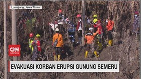 VIDEO: Evakusi Korban Erupsi Gunung Semeru