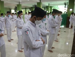 Siswa di Kudus Gelar Salat Gaib Doakan Korban Erupsi Gunung Semeru