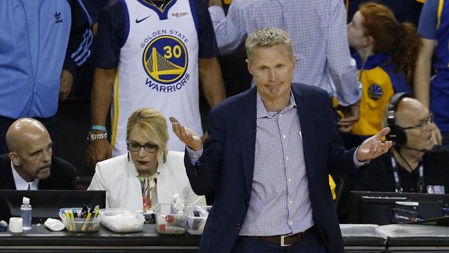 Steve Kerr dilaporkan beberapa sumber akan menggantikan Gregg Popovich sebagai pelatih tim basket Amerika Serikat.