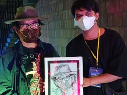 Saat Seniman Disablitas Hadiahkan Lukisan Sketsa Wajah ke Sudjiwo Tejo