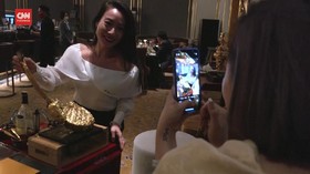VIDEO: Menikmati Sensasi Steak Berlapis Emas 'Murah' di Vietnam