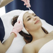 Tren Sulam Bedak, Bikin Wajah Glowing dan Samarkan Noda Hitam! Aman Nggak ya?