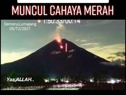 Penampakan Cahaya Merah di Gunung Semeru Viral, Ini Penjelasan PVMBG
