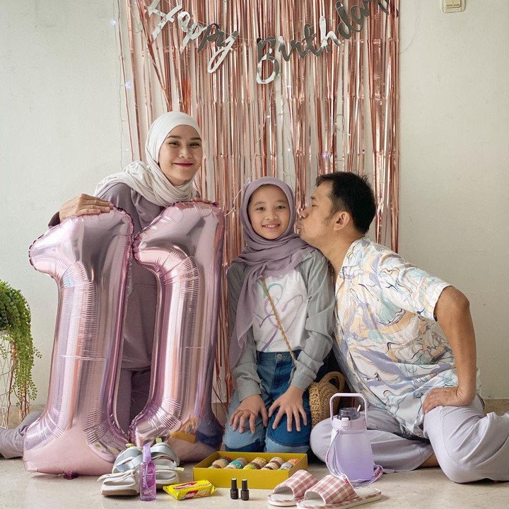 <p>Dari pernikahannya dengan Hanung Bramantyo, Zaskia Adya Mecca dikaruniai lima anak. Anak pertama Zaskia adalah Kana Sybilla Bramantyo yang kini sudah berusia 11 tahun. (Foto: Instagram @zaskiadyamecca)</p>